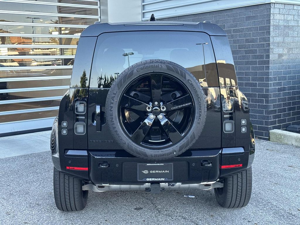 New 2026 Black Land Rover X-Dynamic SE image 5