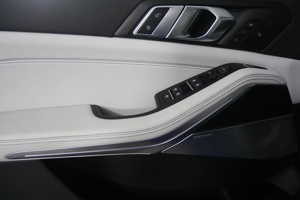 2026 BMW X5 M60i 9