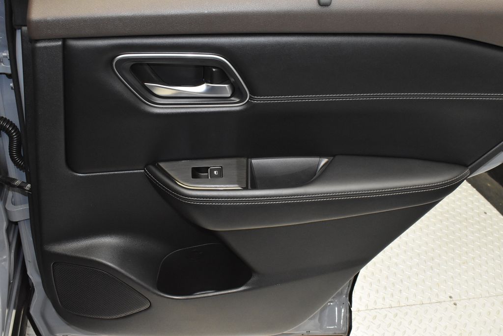 2023 Nissan Rogue Platinum 30