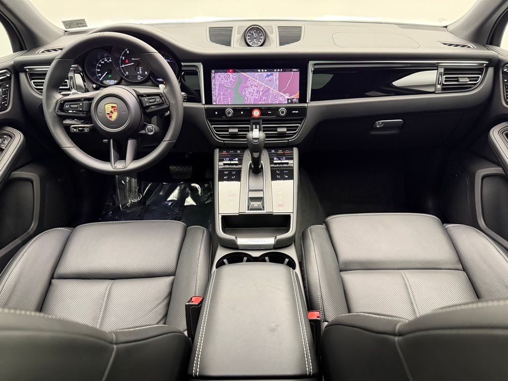 Thumbnail: 2023 Porsche Macan - 30