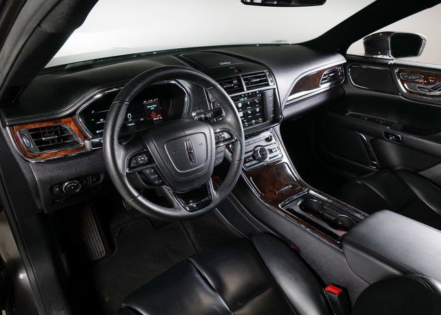 2018 Lincoln Continental Premiere photo 3