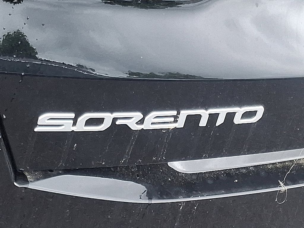 2025 Kia Sorento LX - Photo 11