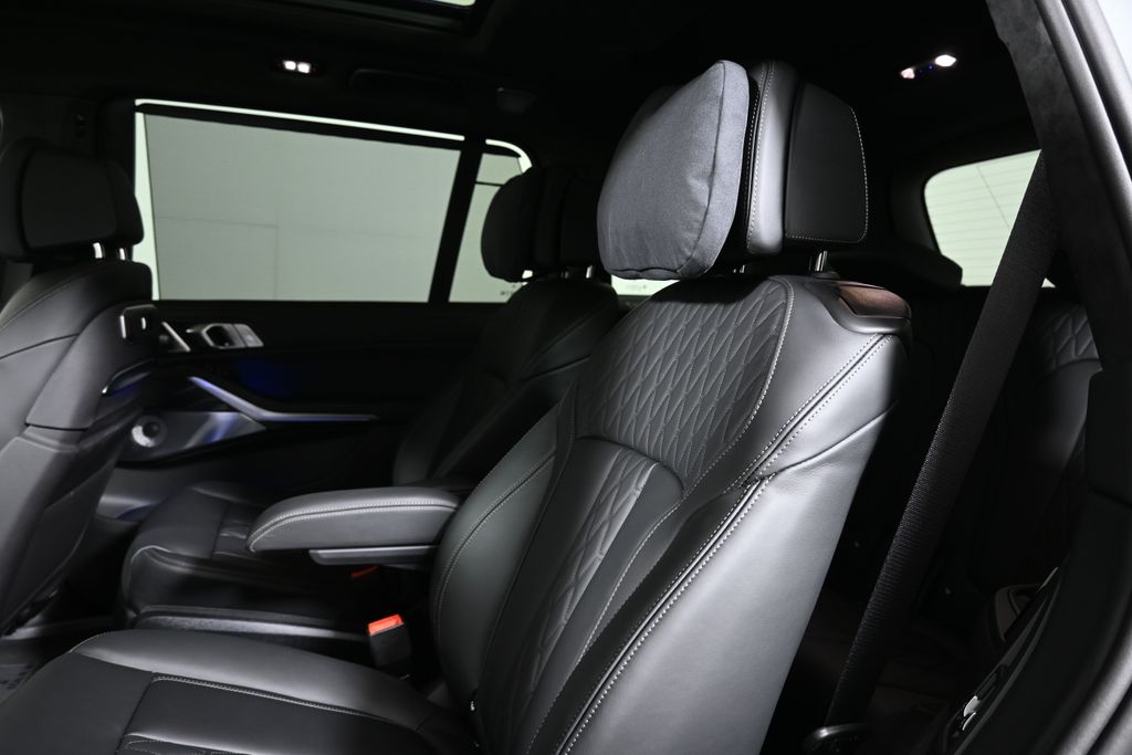 Thumbnail: 2026 BMW X7 - 4