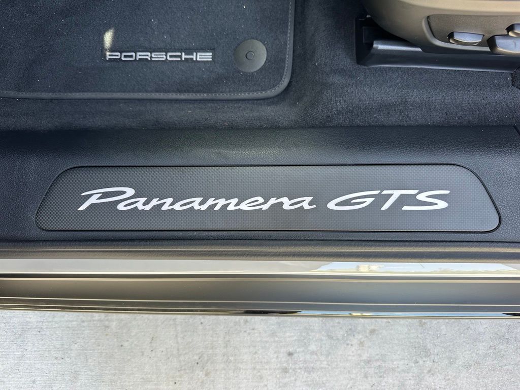 Thumbnail: 2026 Porsche Panamera - 20