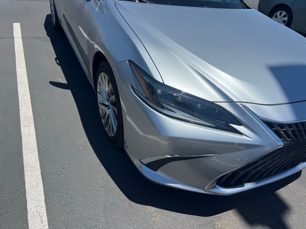 Thumbnail: 2023 Lexus ES - 8