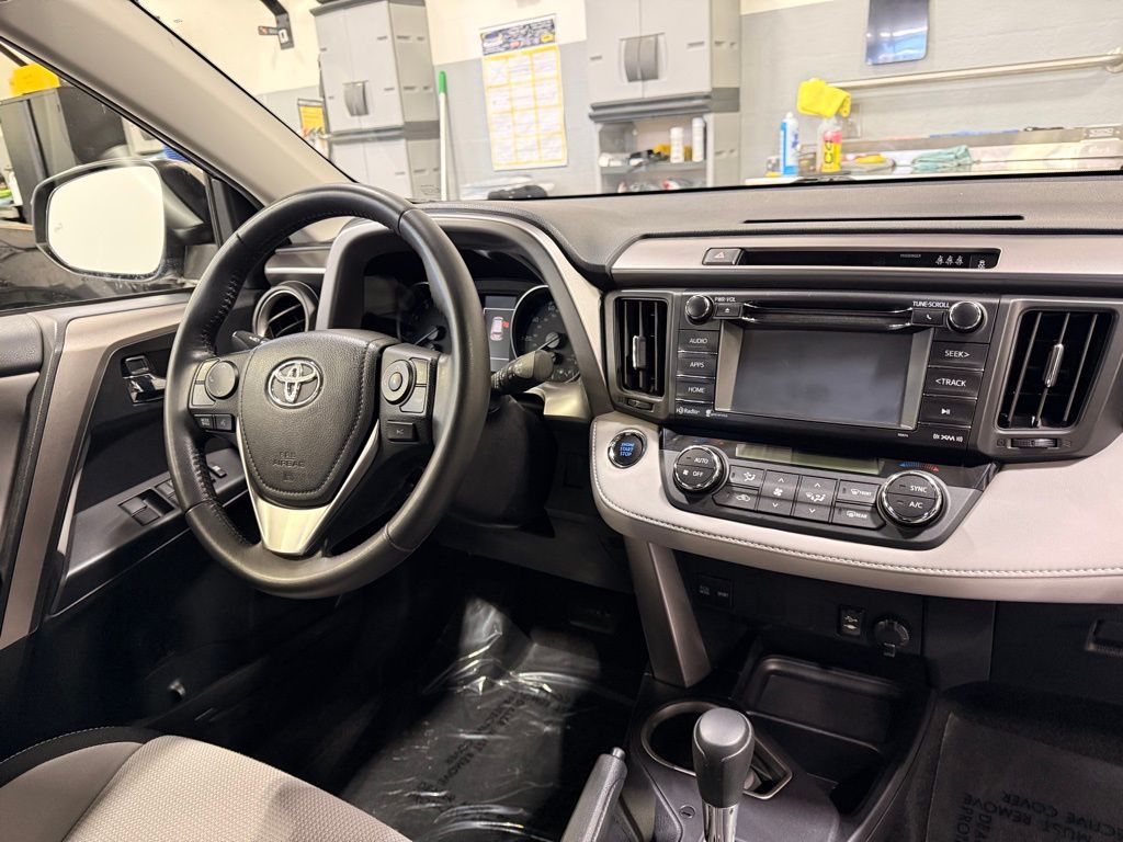 Thumbnail: 2018 Toyota RAV4 - 30