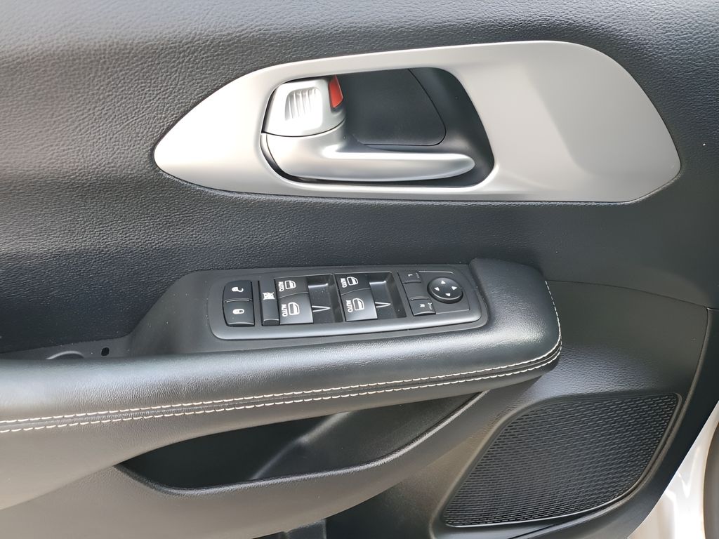 Used Car 2019 Chrysler Pacifica  Touring L Plus For Sale Under $20,000 In Austin, Texas