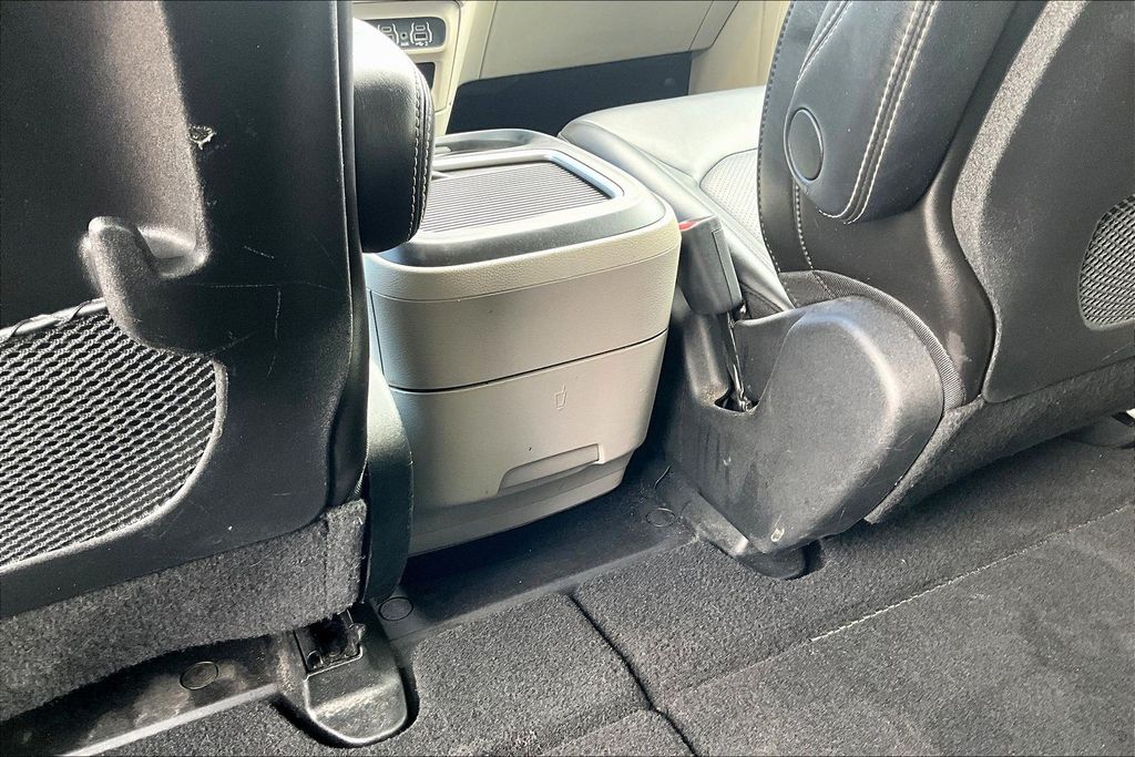 2023 Chrysler Pacifica Touring L - 10