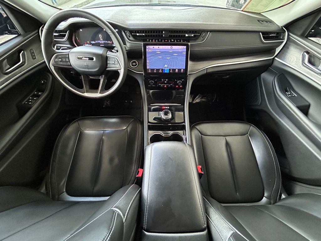 Used 2023 Diamond Black Crystal Pearlcoat Jeep Limited image 40