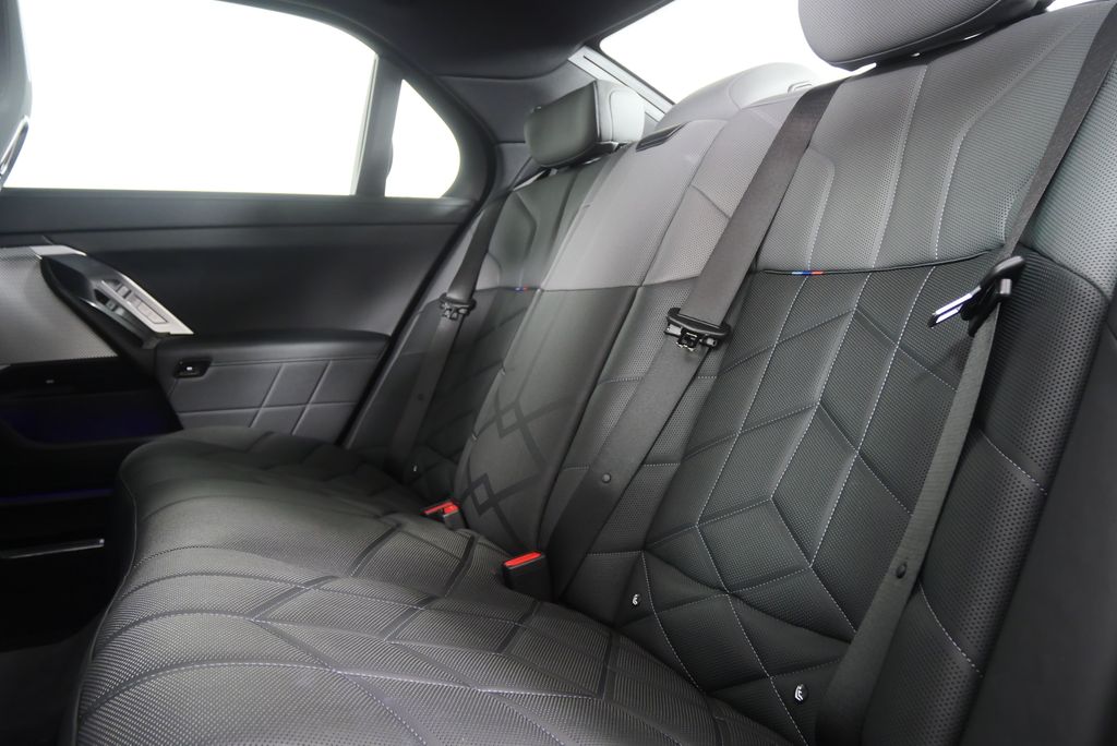 Thumbnail: 2024 BMW 7 Series - 16