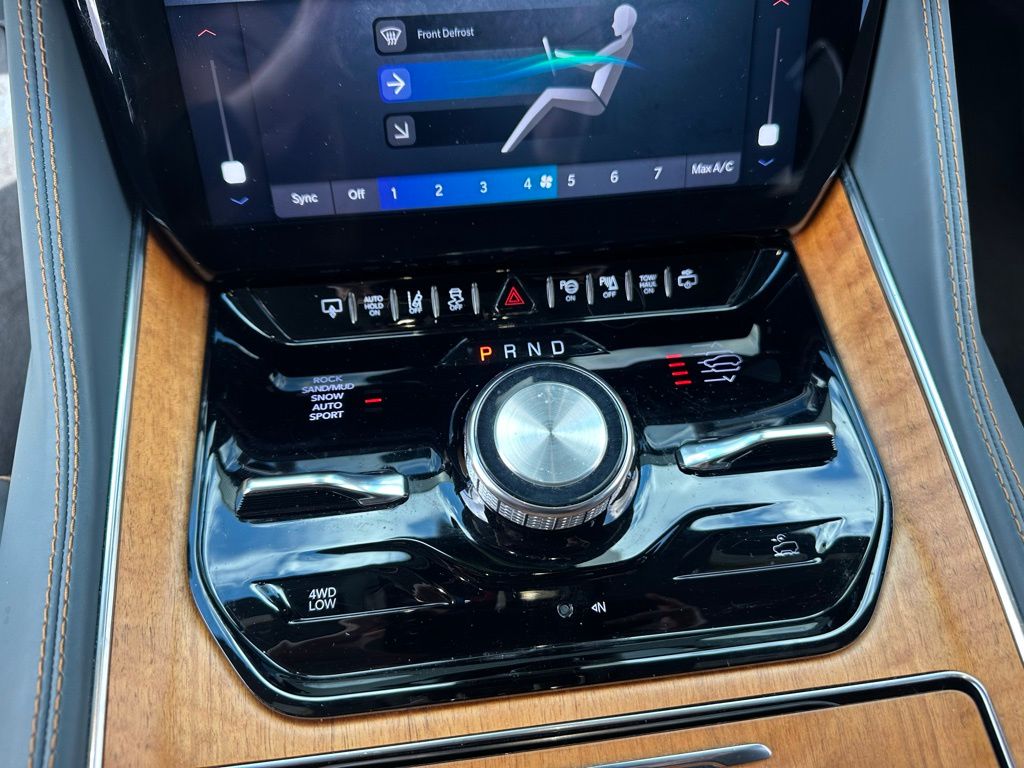 Thumbnail: 2022 Jeep Grand Wagoneer - 27