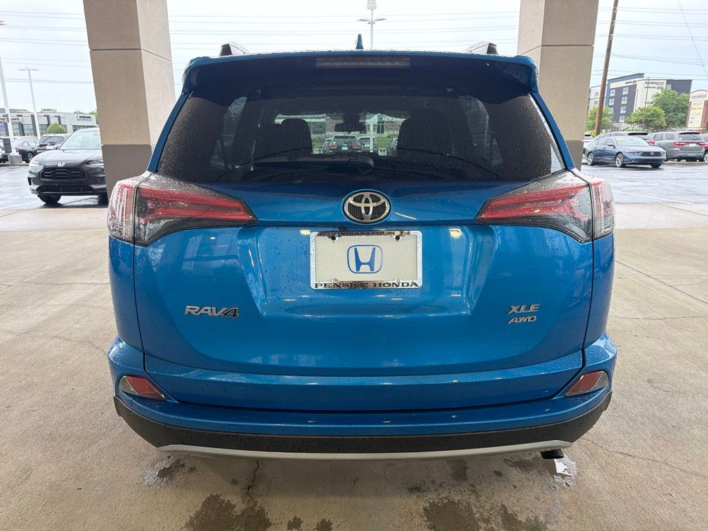 Thumbnail: 2018 Toyota RAV4 - 4