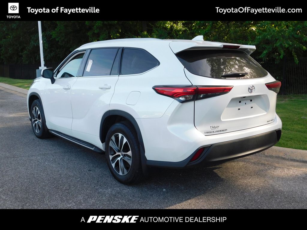 Thumbnail: 2022 Toyota Highlander - 3