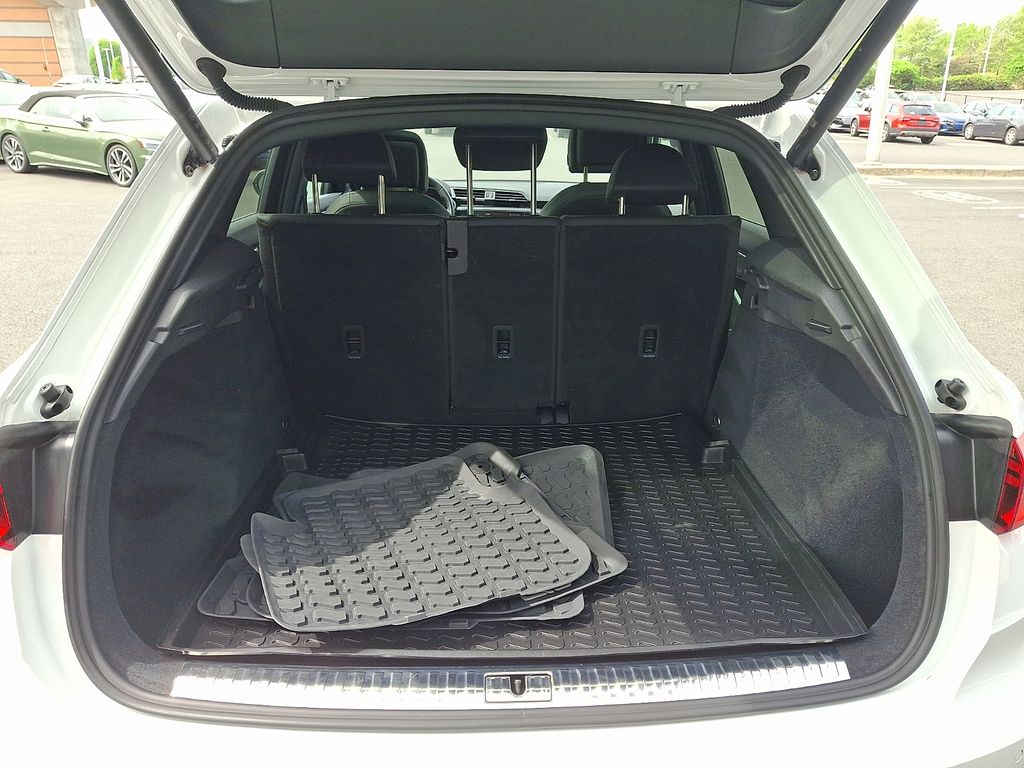 Thumbnail: 2023 Audi Q3 - 26