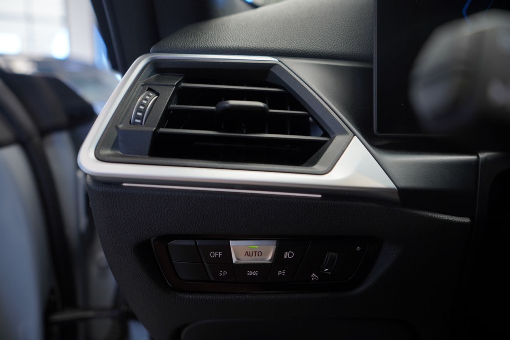 Thumbnail: 2024 BMW M4 - 19