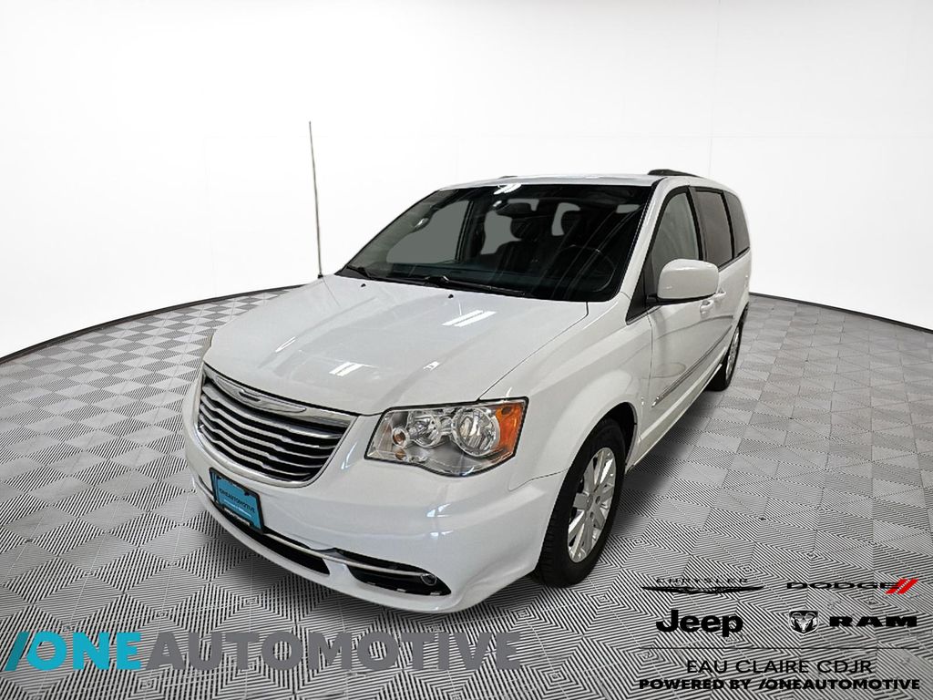  2016 Chrysler Town & Country Touring FWD   