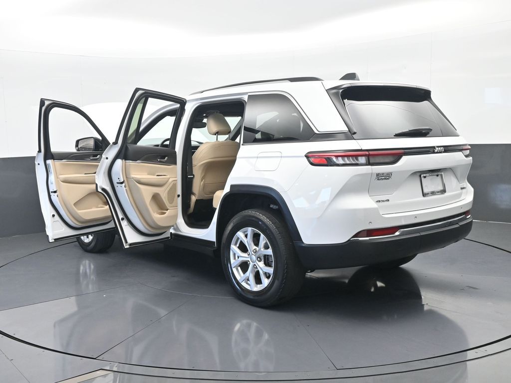 Used 2023 Bright White Clearcoat Jeep Limited image 79