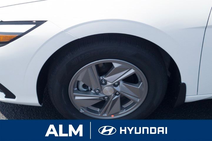 New 2026 White Hyundai SE image 11