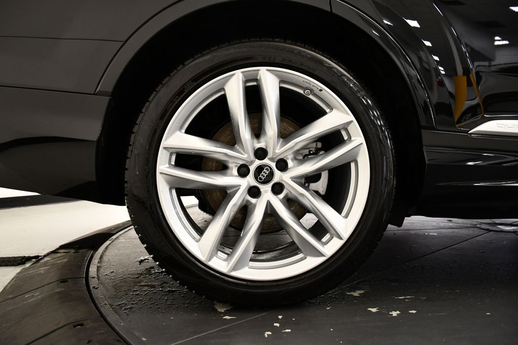 Thumbnail: 2025 Audi Q7 - 15