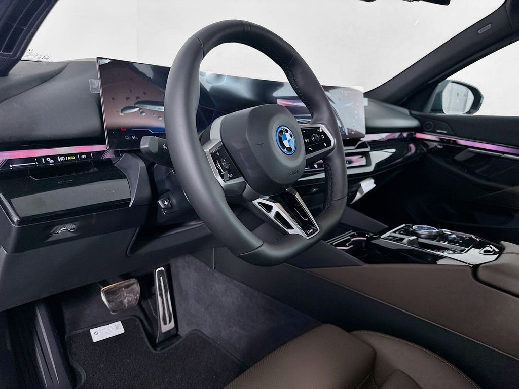 2025 BMW i5 xDrive40 9