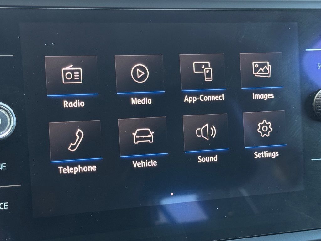 2018 Volkswagen Atlas 2.0T SE  at Royal Nissan