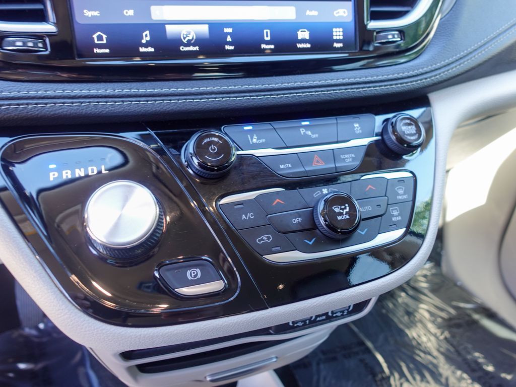 Used 2024 Black Chrysler Select image 16