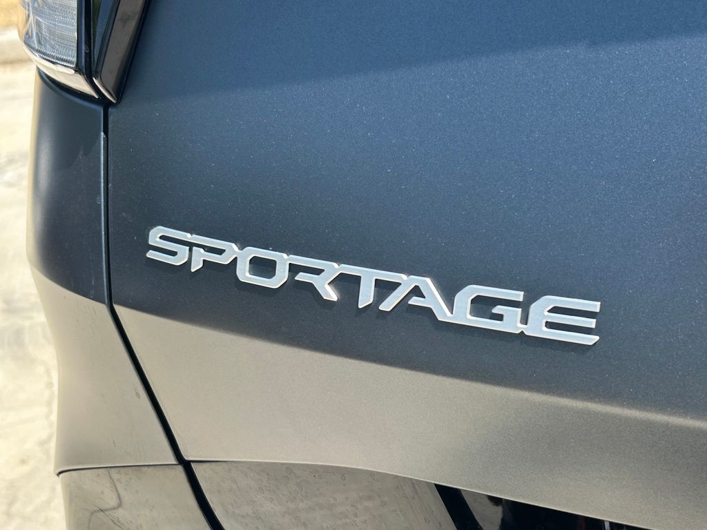 Used 2023 Kia Sportage Hybrid SUV