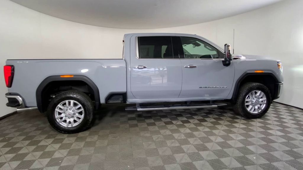 2024 GMC Sierra 2500HD SLT 9