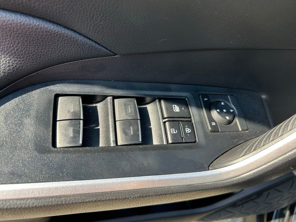 2023 Toyota RAV4 XLE 17