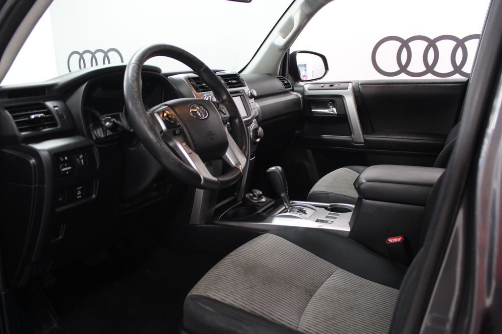 Thumbnail: 2015 Toyota 4Runner - 10