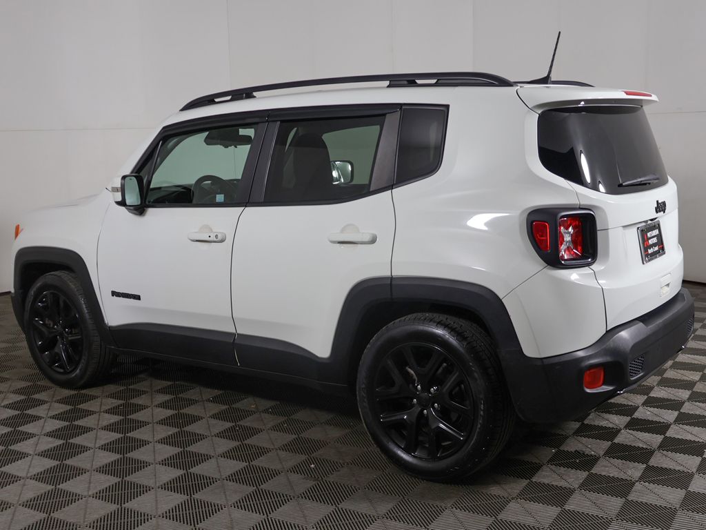 Used 2018 White Jeep Latitude image 10