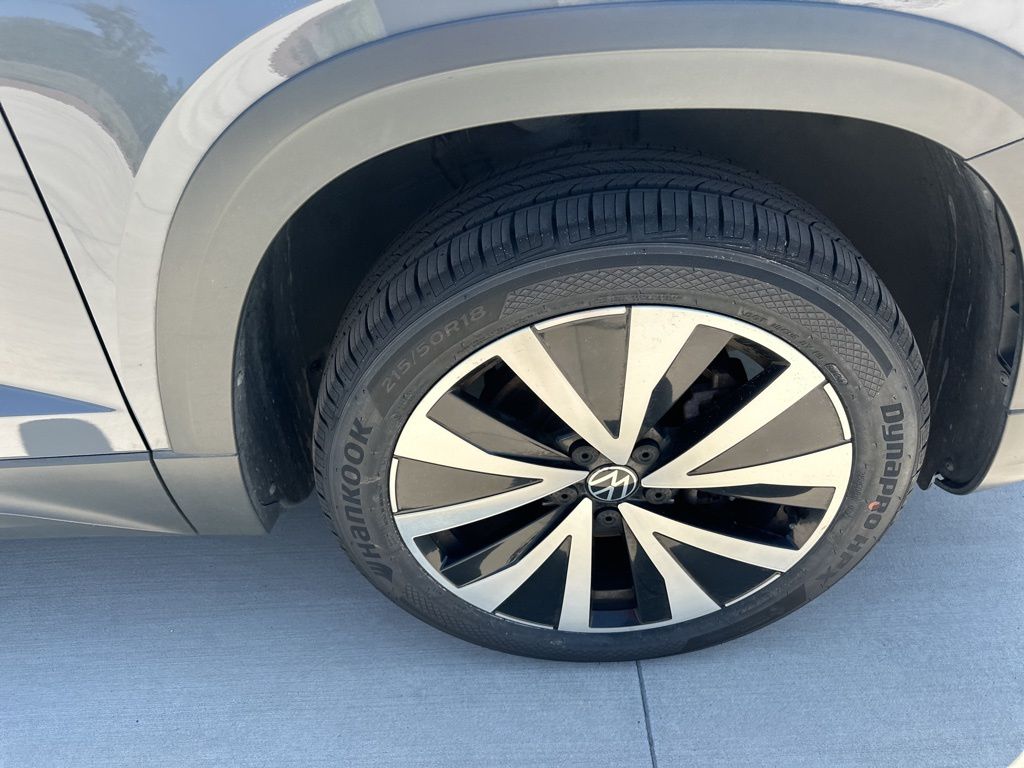 2022 Gray Volkswagen Taos 1.5T SE FWD SUV