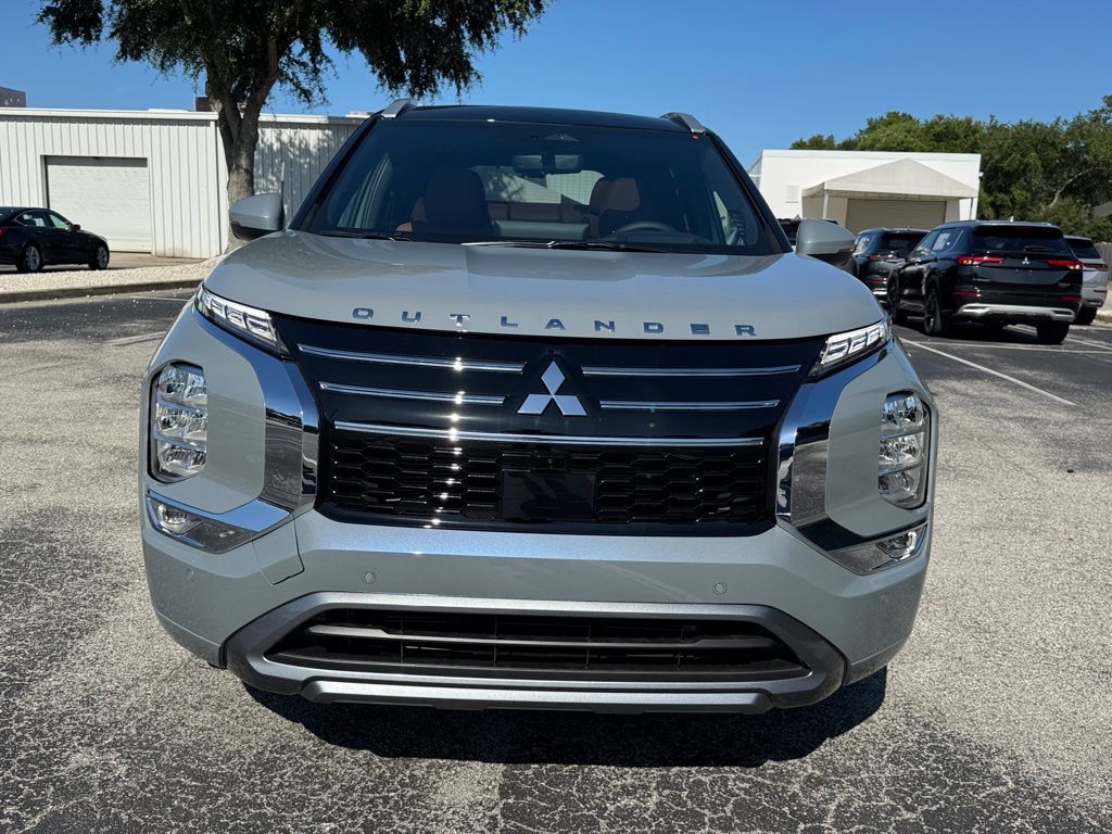 2025 Mitsubishi Outlander SEL photo 2