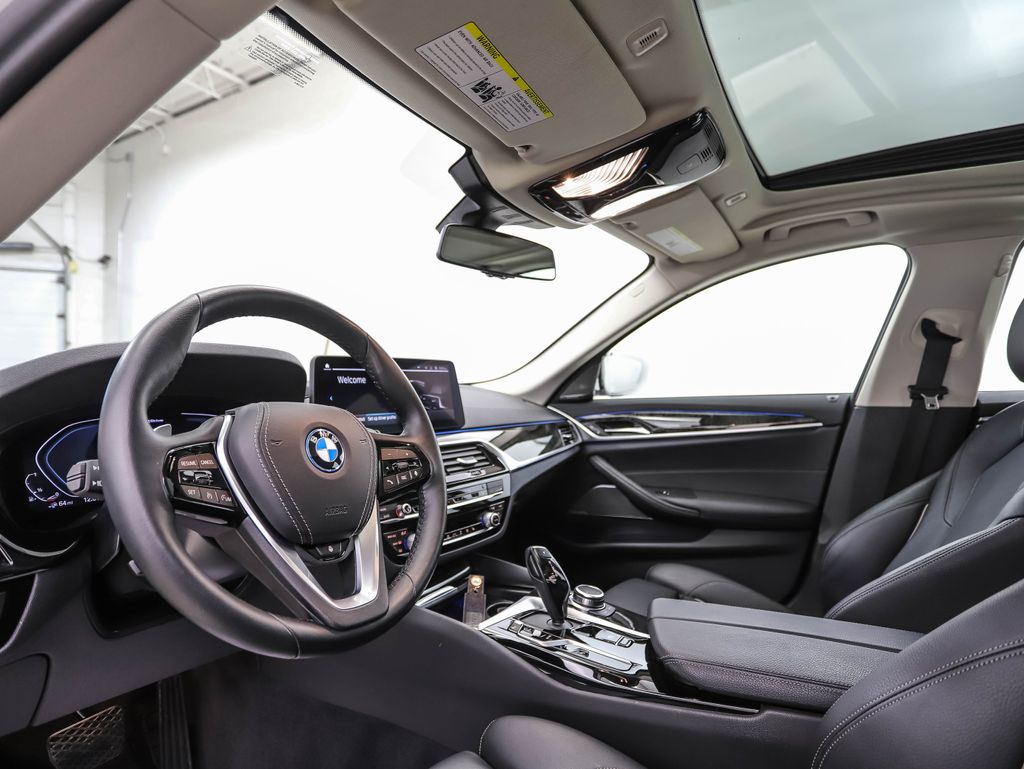 2022 BMW 5 Series 530e iPerformance 10