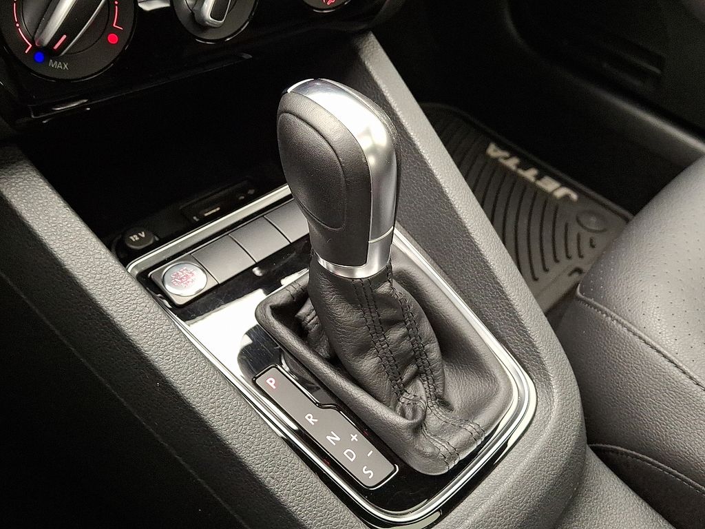 Thumbnail: 2018 Volkswagen Jetta - 15