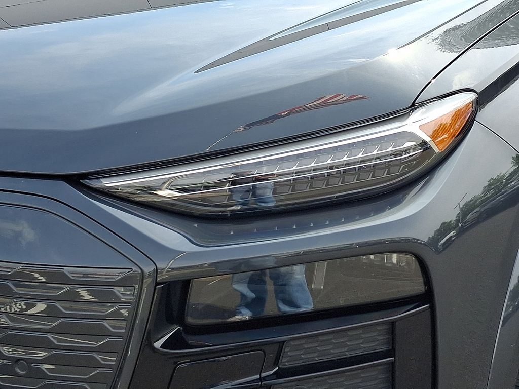 Thumbnail: 2025 Audi Q6 e-tron - 9