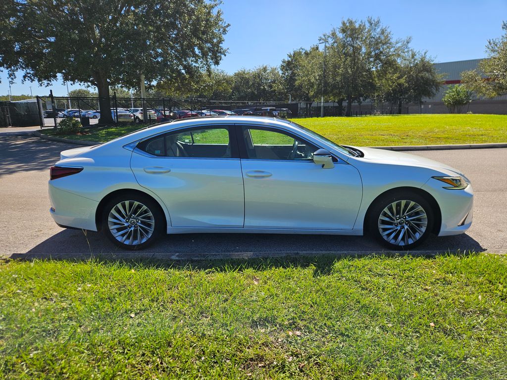 Thumbnail: 2019 Lexus ES - 6