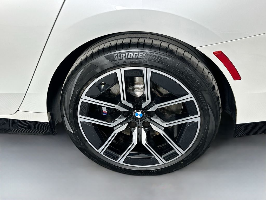 Thumbnail: 2023 BMW 7 Series - 32