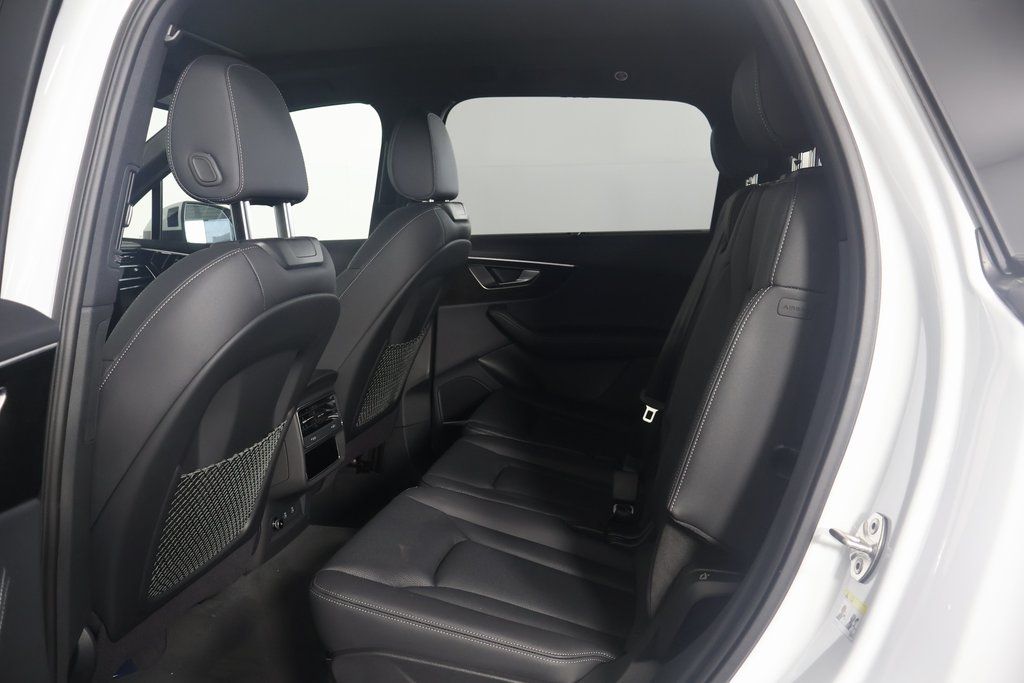 2025 Audi Q7  6