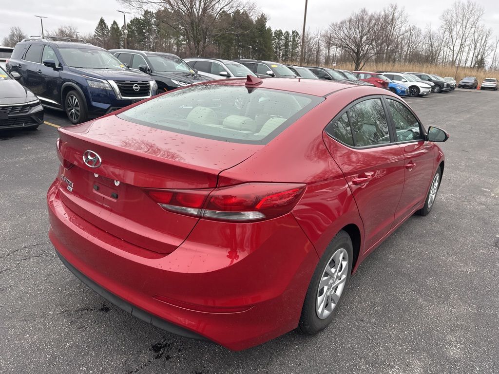 Used 2017 Red Hyundai SE image 8
