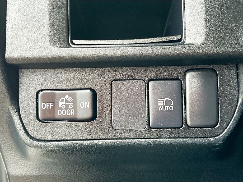 Used 2019 White Toyota SR5 image 10