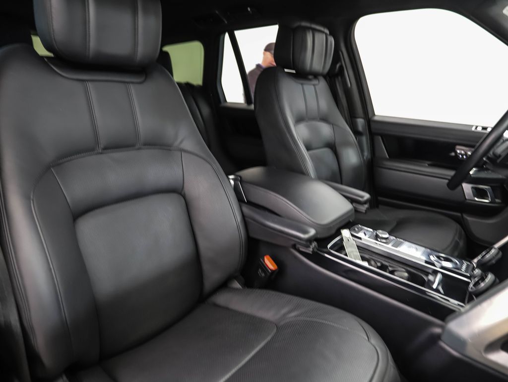 Thumbnail: 2019 Land Rover Range Rover - 29