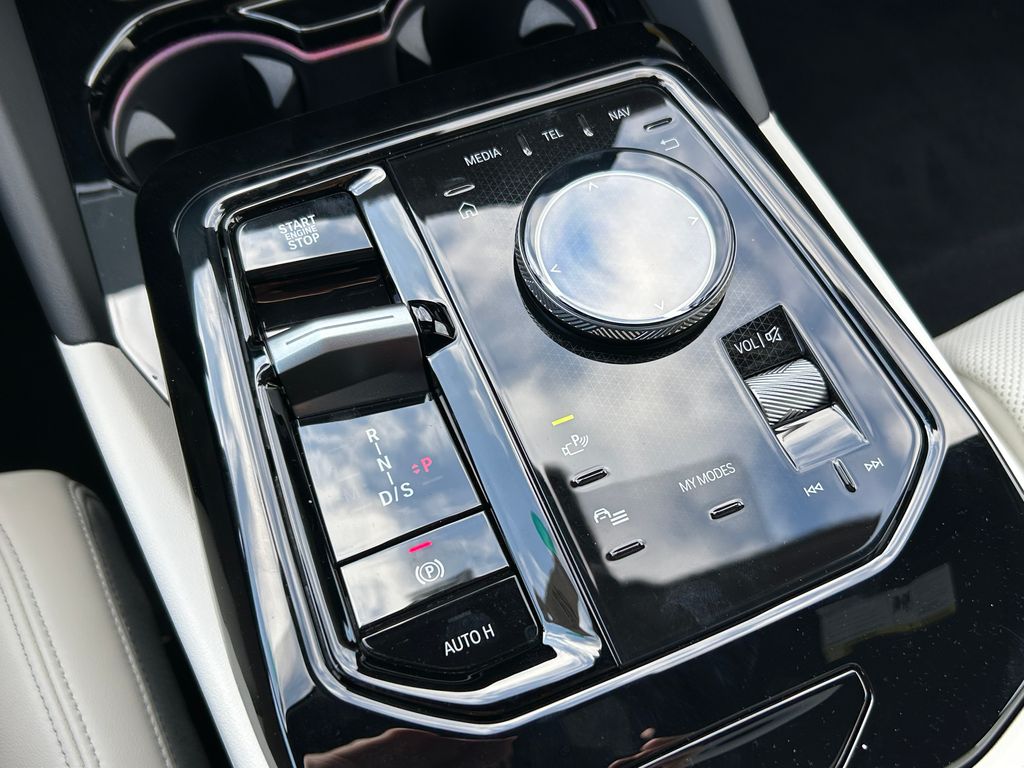 Thumbnail: 2026 BMW 5 Series - 28