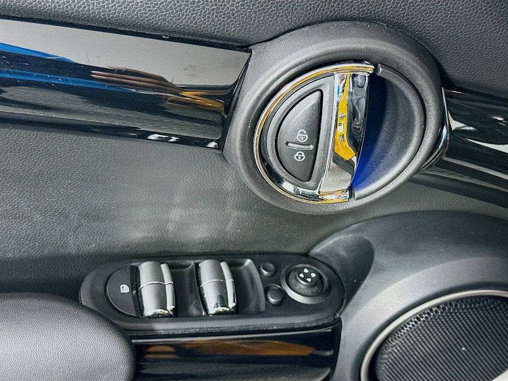 Thumbnail: 2015 MINI Cooper - 16