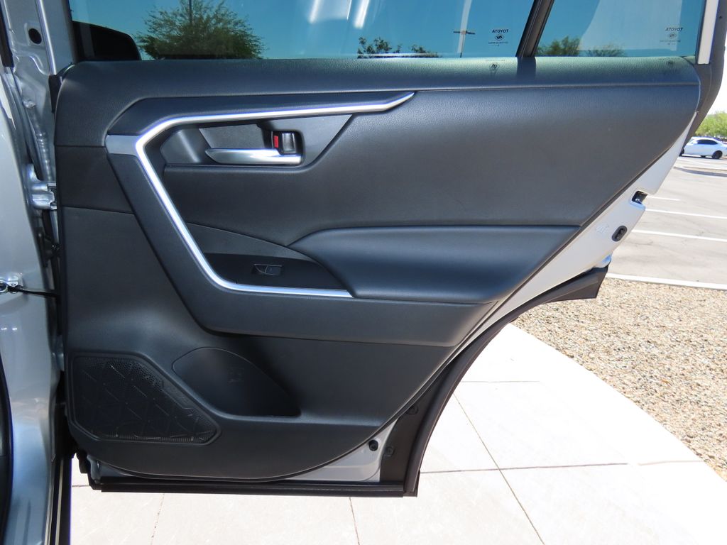 2024 Toyota RAV4 XLE 26