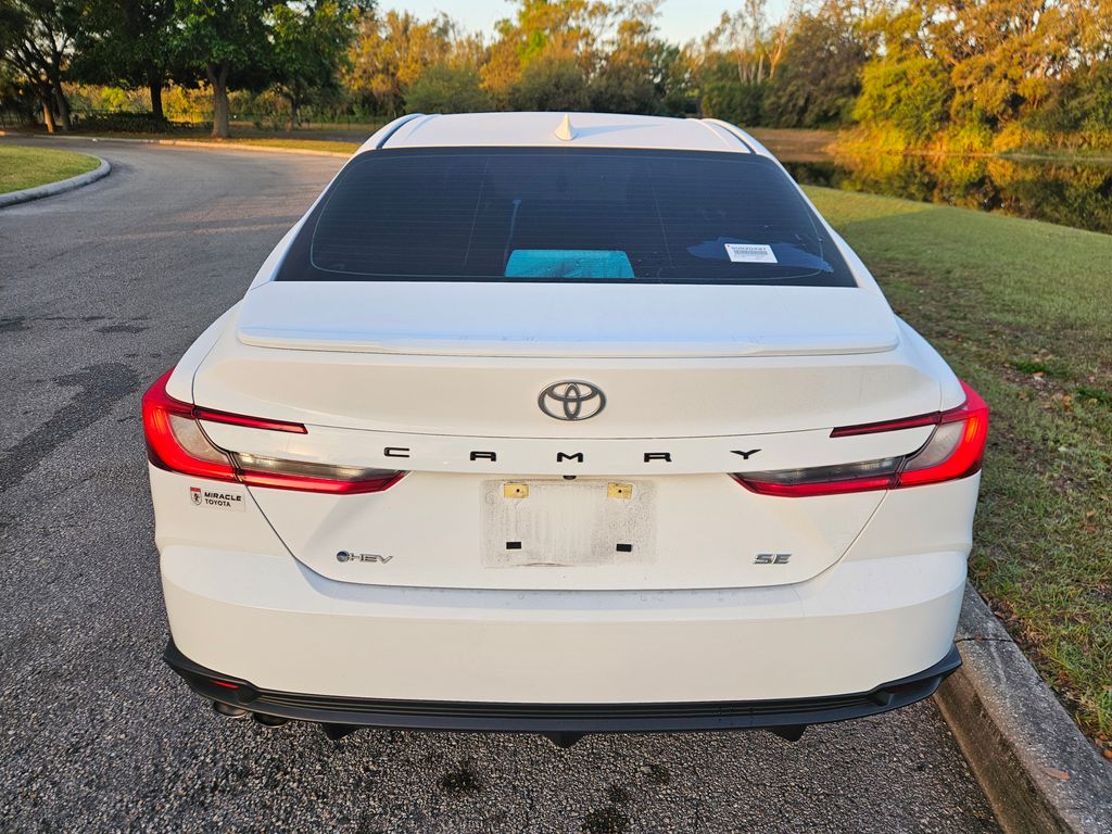 2025 Toyota Camry SE 4