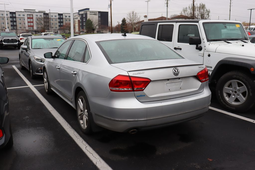 2013 Volkswagen Passat SEL 2