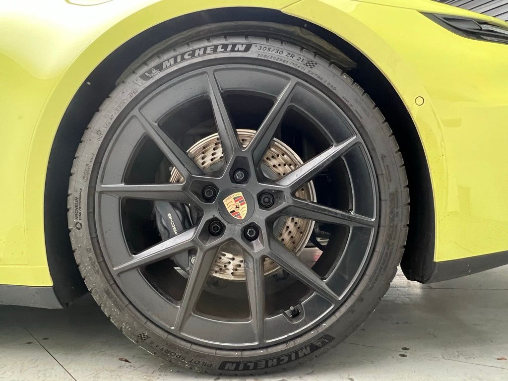 Thumbnail: 2025 Porsche 911 - 27