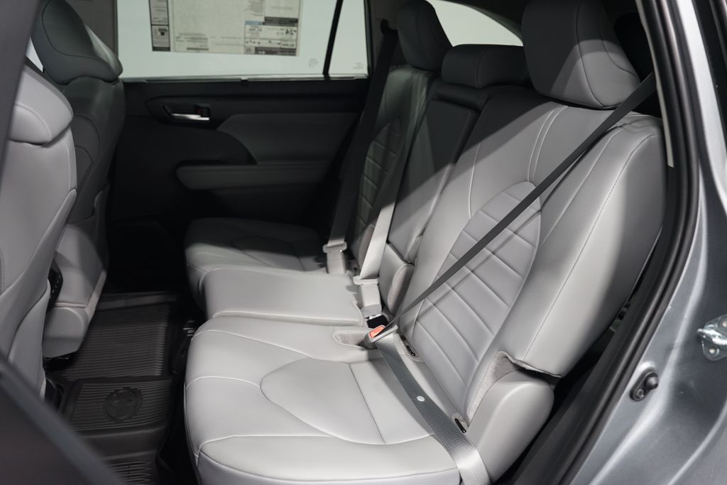 Thumbnail: 2026 Toyota Highlander - 29