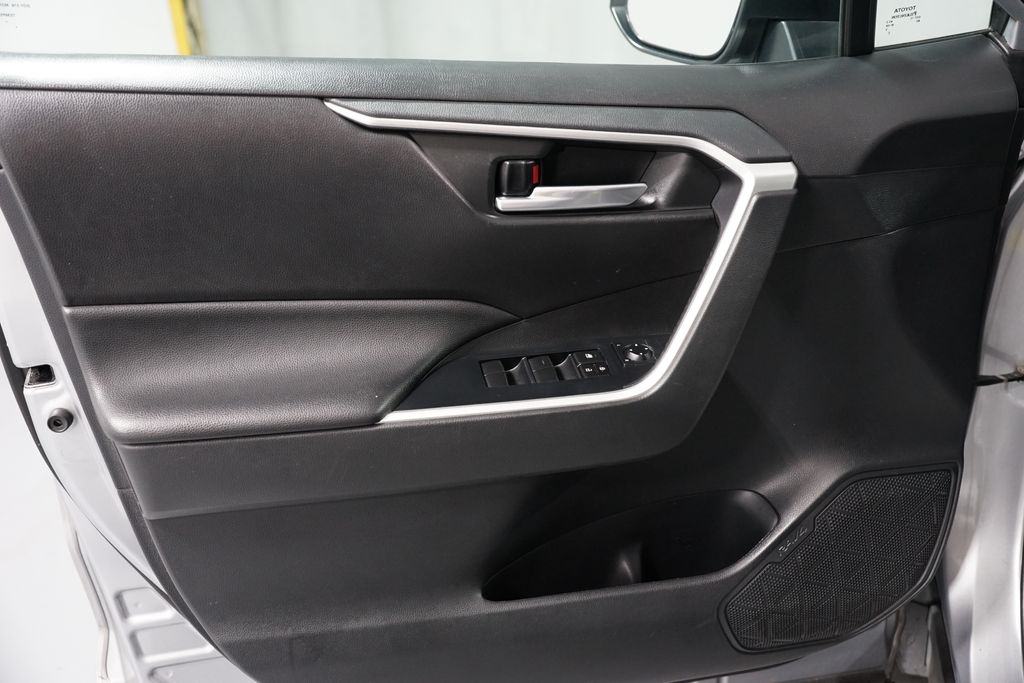 Thumbnail: 2020 Toyota RAV4 - 29